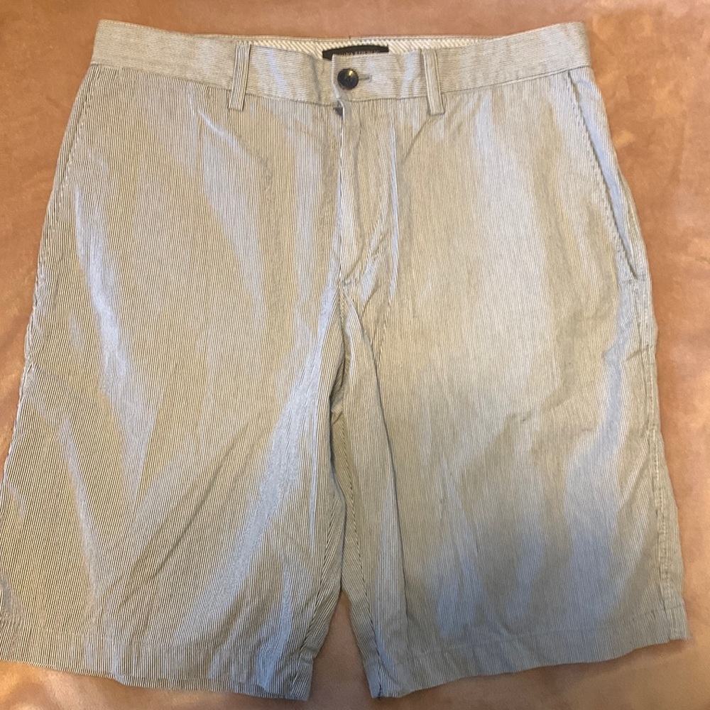 Banana Republic men’s blue and white shorts. 32 waist. Like new condition
